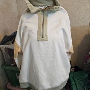 BKE White and Tan Sweatshirt